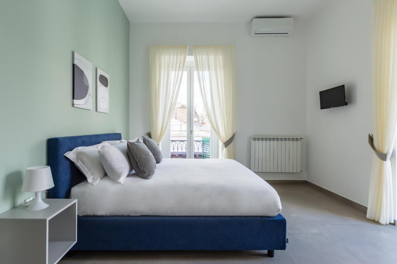 Ferienwohnung Maria'S Bright Flats At The Cathedral Neapel Exterior foto