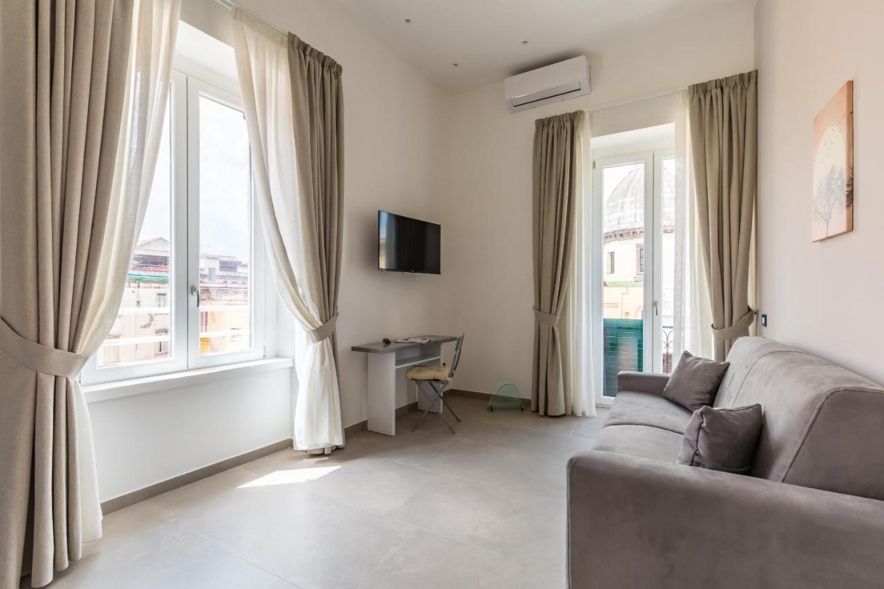 Ferienwohnung Maria'S Bright Flats At The Cathedral Neapel Exterior foto